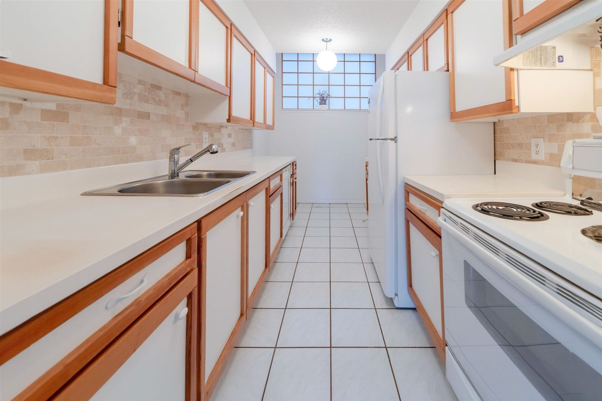 512-cardiff-way-college-park-pm-port-moody-23