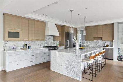 5 at 939 Forest Hills Drive, Edgemont, North Vancouver