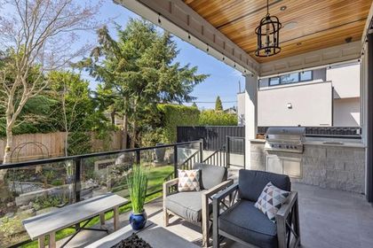 7 at 939 Forest Hills Drive, Edgemont, North Vancouver