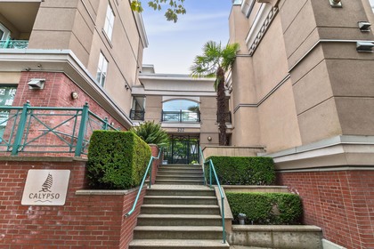 01 at 117 - 332 Lonsdale Avenue, Lower Lonsdale, North Vancouver