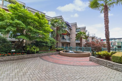 02 at 117 - 332 Lonsdale Avenue, Lower Lonsdale, North Vancouver