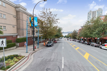 20 at 117 - 332 Lonsdale Avenue, Lower Lonsdale, North Vancouver