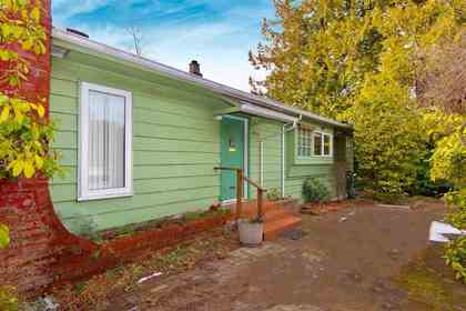 1075-leyland-street-sentinel-hill-west-vancouver-04 at 1075 Leyland Street, Sentinel Hill, West Vancouver 1075-leyland-street-sentinel-hill-west-vancouver-04 at 1075 Leyland Street, Sentinel Hill, West Vancouver