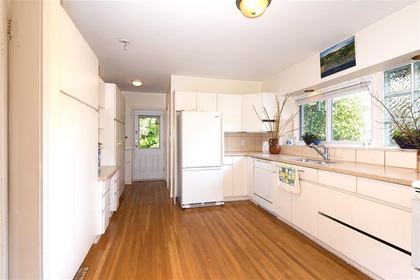 1075-leyland-street-sentinel-hill-west-vancouver-09 at 1075 Leyland Street, Sentinel Hill, West Vancouver 1075-leyland-street-sentinel-hill-west-vancouver-09 at 1075 Leyland Street, Sentinel Hill, West Vancouver