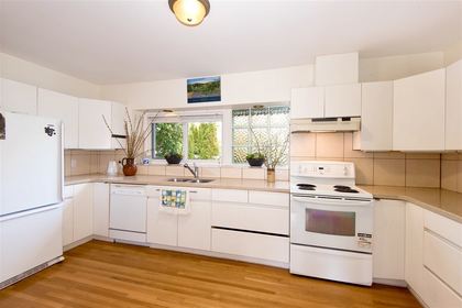 1075-leyland-street-sentinel-hill-west-vancouver-10 at 1075 Leyland Street, Sentinel Hill, West Vancouver 1075-leyland-street-sentinel-hill-west-vancouver-10 at 1075 Leyland Street, Sentinel Hill, West Vancouver