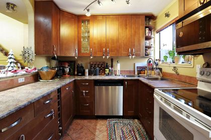 230-w-13th-street-central-lonsdale-north-vancouver-06 at 8 - 230 W 13th Street, Central Lonsdale, North Vancouver 230-w-13th-street-central-lonsdale-north-vancouver-06 at 8 - 230 W 13th Street, Central Lonsdale, North Vancouver