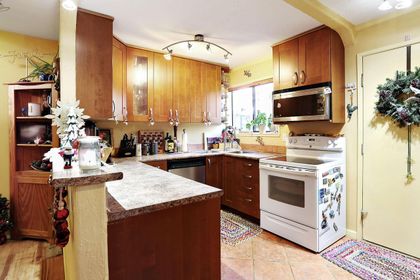 230-w-13th-street-central-lonsdale-north-vancouver-07 at 8 - 230 W 13th Street, Central Lonsdale, North Vancouver 230-w-13th-street-central-lonsdale-north-vancouver-07 at 8 - 230 W 13th Street, Central Lonsdale, North Vancouver