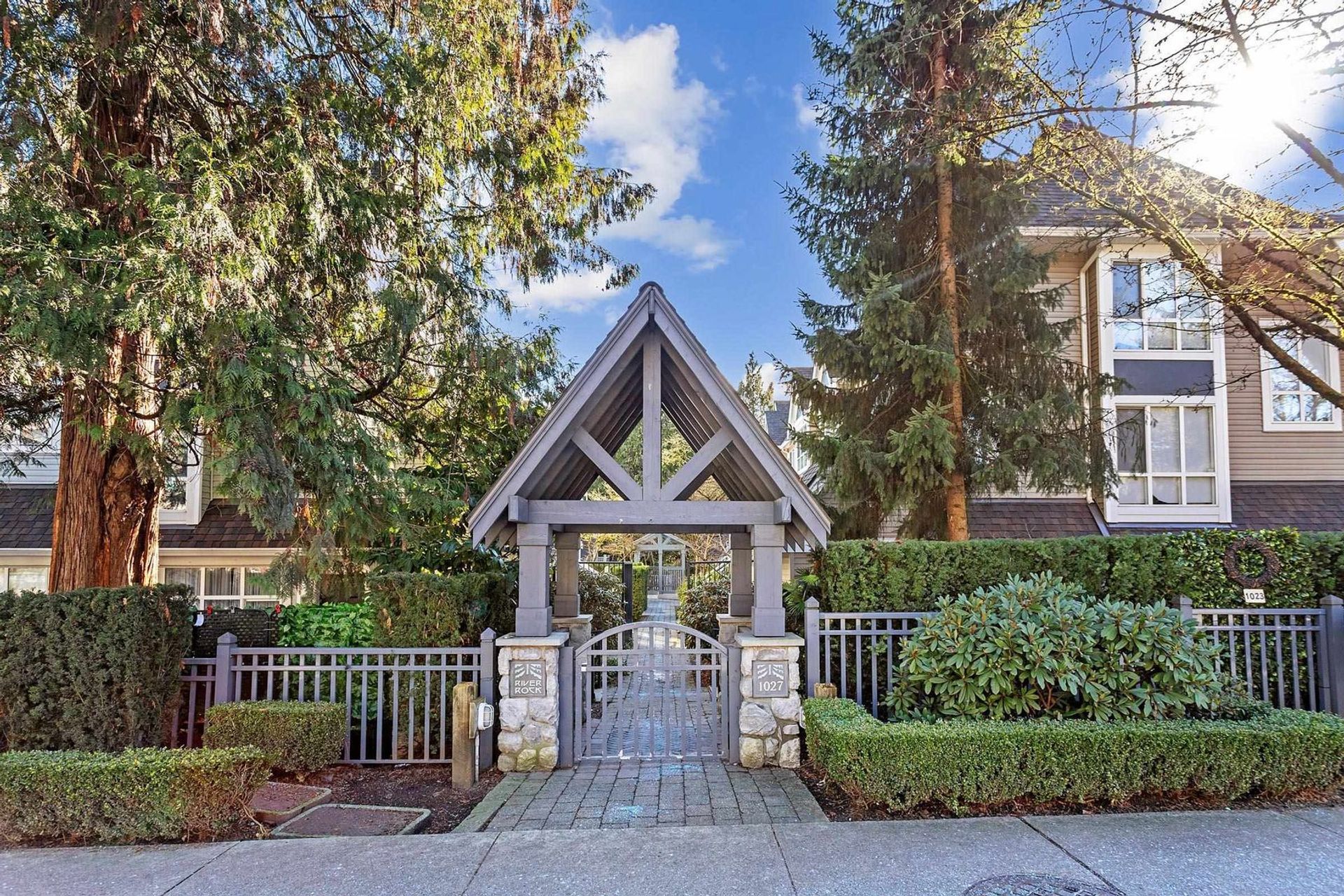 6 - 1027 Lynn Valley Road, Lynn Valley, North Vancouver  by Vessie Chela, Real Estate Consultant 6 - 1027 Lynn Valley Road, Lynn Valley, North Vancouver