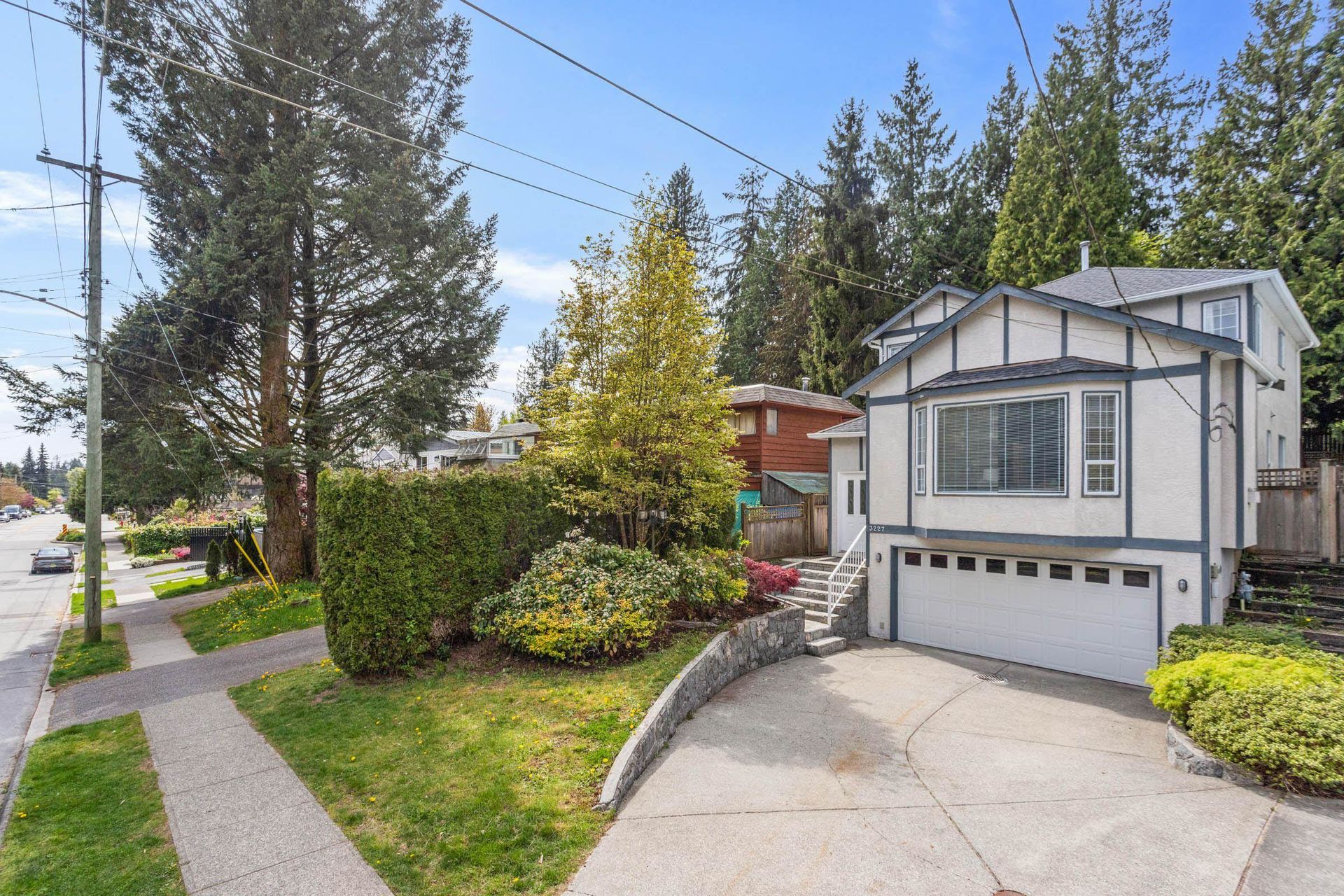 3227 Fromme Road, Lynn Valley, North Vancouver  by Vessie Chela, Real Estate Consultant 3227 Fromme Road, Lynn Valley, North Vancouver