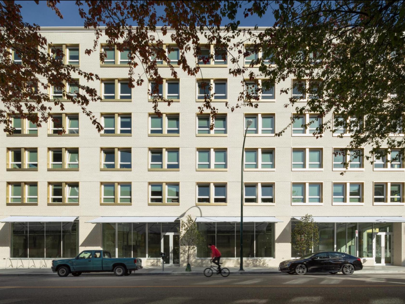 9522 Lochside Drive, Sidney 2