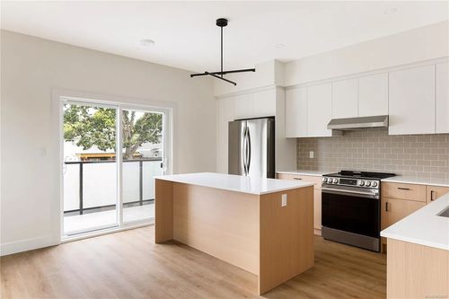 43a62bdab8488761370640cbe503cabd-uncropped_scaled_within_1536_1152 at 913 Dale Street, Saanich East
