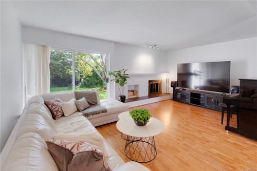 3987-gordon-head-arbutus-saanich-east-02 at 48 - 3987 Gordon Head Road, Arbutus, Saanich East