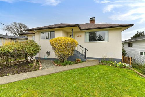 2819 ADELAIDE Ave Saanich BC V9A 2L3 at 2819 Adelaide Avenue, Saanich West