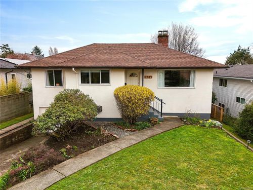 2819 ADELAIDE Ave Saanich BC V9A 2L3 at 2819 Adelaide Avenue, Saanich West