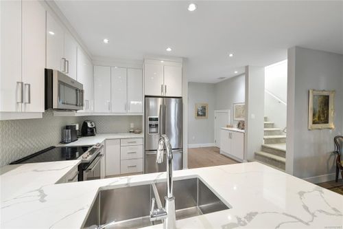 2447 Orchard Avenue at 2447 Orchard Avenue, Sidney