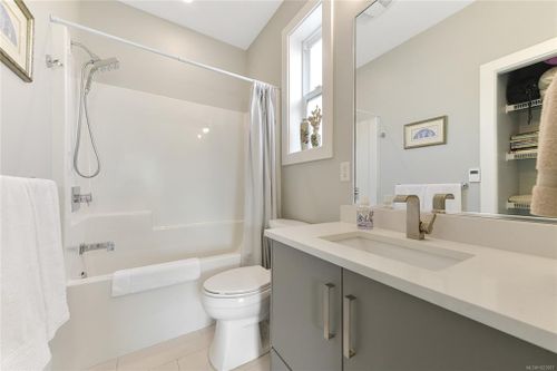 2447 Orchard Avenue at 2447 Orchard Avenue, Sidney