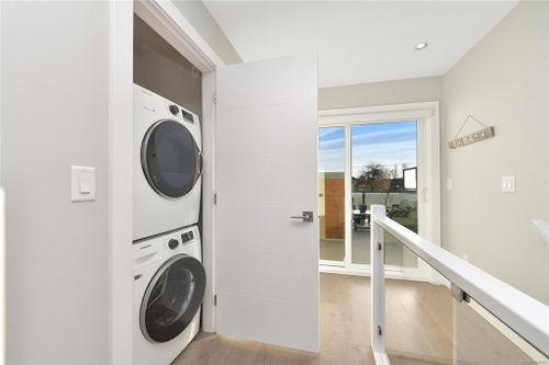 2447 Orchard Avenue at 2447 Orchard Avenue, Sidney