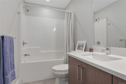 2447 Orchard Avenue at 2447 Orchard Avenue, Sidney