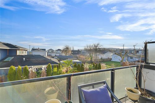 2447 Orchard Avenue at 2447 Orchard Avenue, Sidney