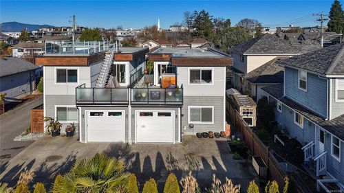 2447 Orchard Avenue at 2447 Orchard Avenue, Sidney