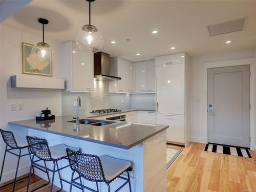 110 - 916 Lyall St Esquimalt BC V8R 1T7 at 110 - 916 Lyall Street, Esquimalt