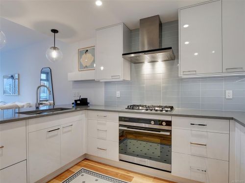 110 - 916 Lyall St Esquimalt BC V8R 1T7 at 110 - 916 Lyall Street, Esquimalt