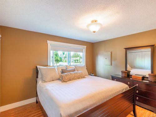 708 Newcastle Ave Parksville BC V9P 1G1 at 708 Newcastle Avenue, Parksville/Qualicum