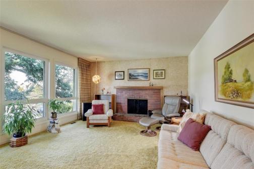 4403 Hilton Place, Saanich East photo number 2