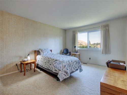 4403 Hilton Pl Saanich BC V8N 5L2 at 4403 Hilton Place, Saanich East