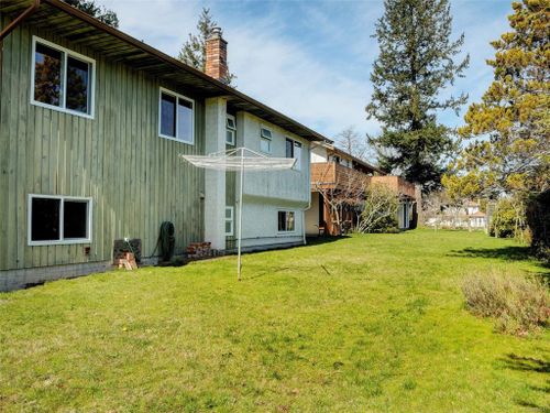 4403 Hilton Pl Saanich BC V8N 5L2 at 4403 Hilton Place, Saanich East