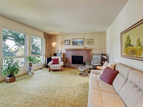 4403 Hilton Pl Saanich BC V8N 5L2 at 4403 Hilton Place, Saanich East