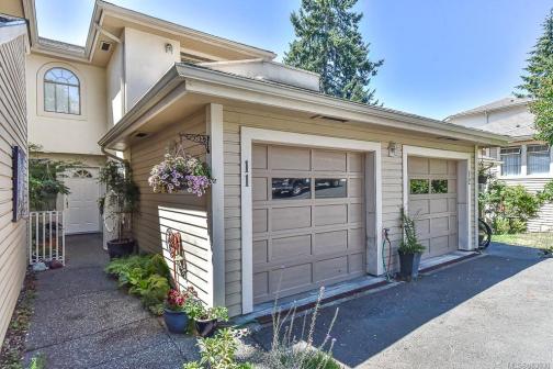 11 - 850 Parklands Drive, Esquimalt photo number 2
