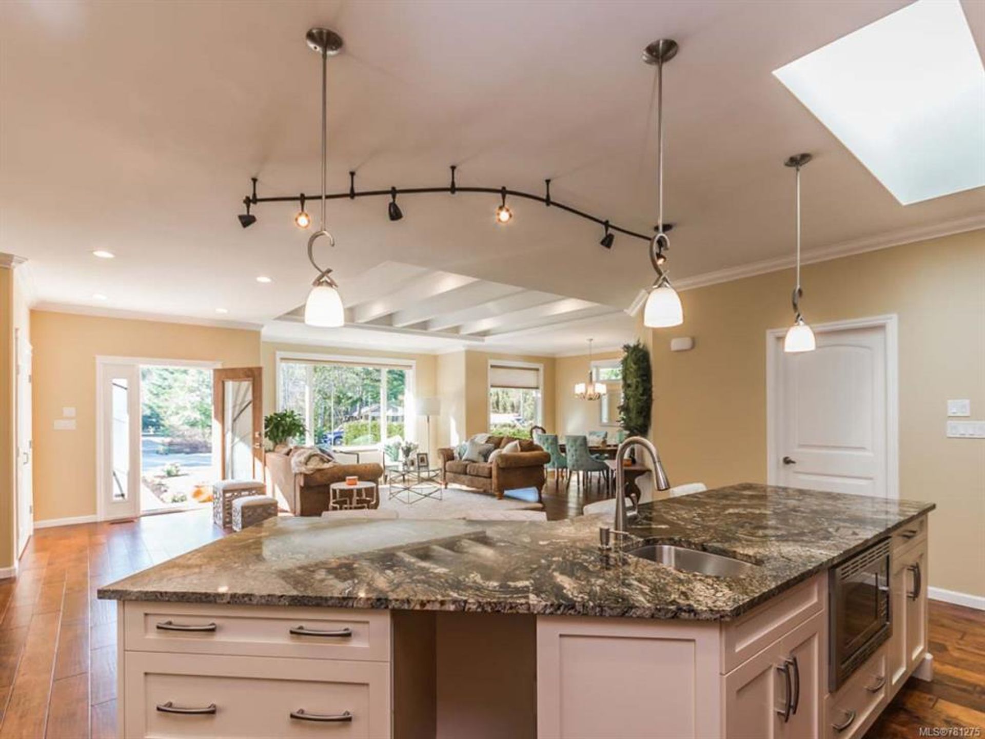  985 Bluebird Place, Qualicum Beach, Parksville/Qualicum photo number 1