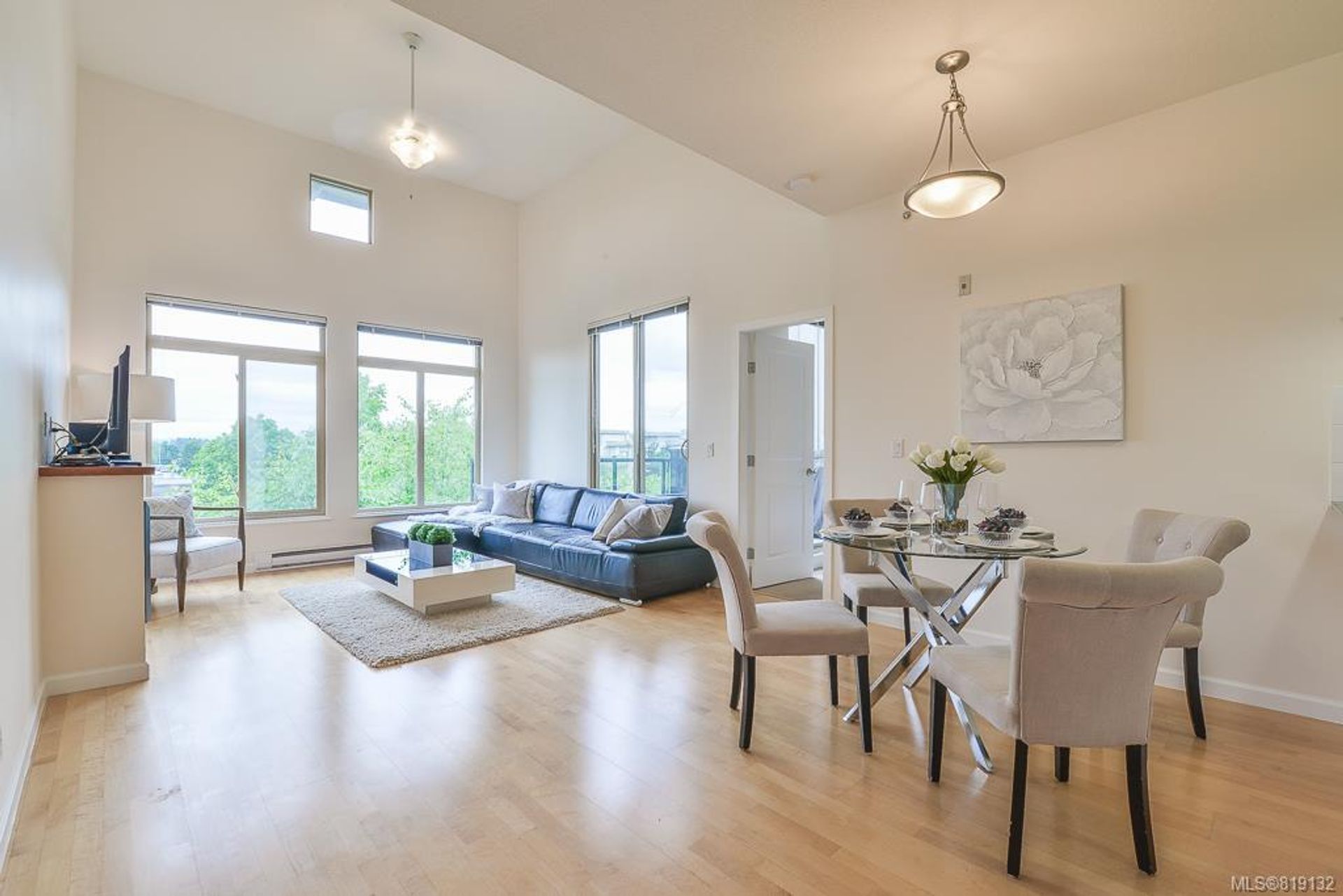 415 -  10180 153 Street photo number 1