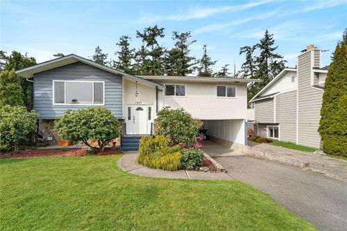 1503-edgewood-gordon-head-saanich-east-03 at 1503 Edgemont Road, Gordon Head, Saanich East