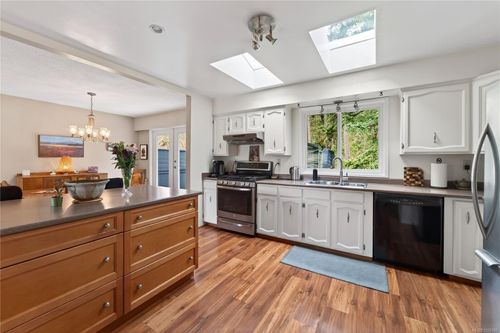 1503-edgewood-gordon-head-saanich-east-09 at 1503 Edgemont Road, Gordon Head, Saanich East