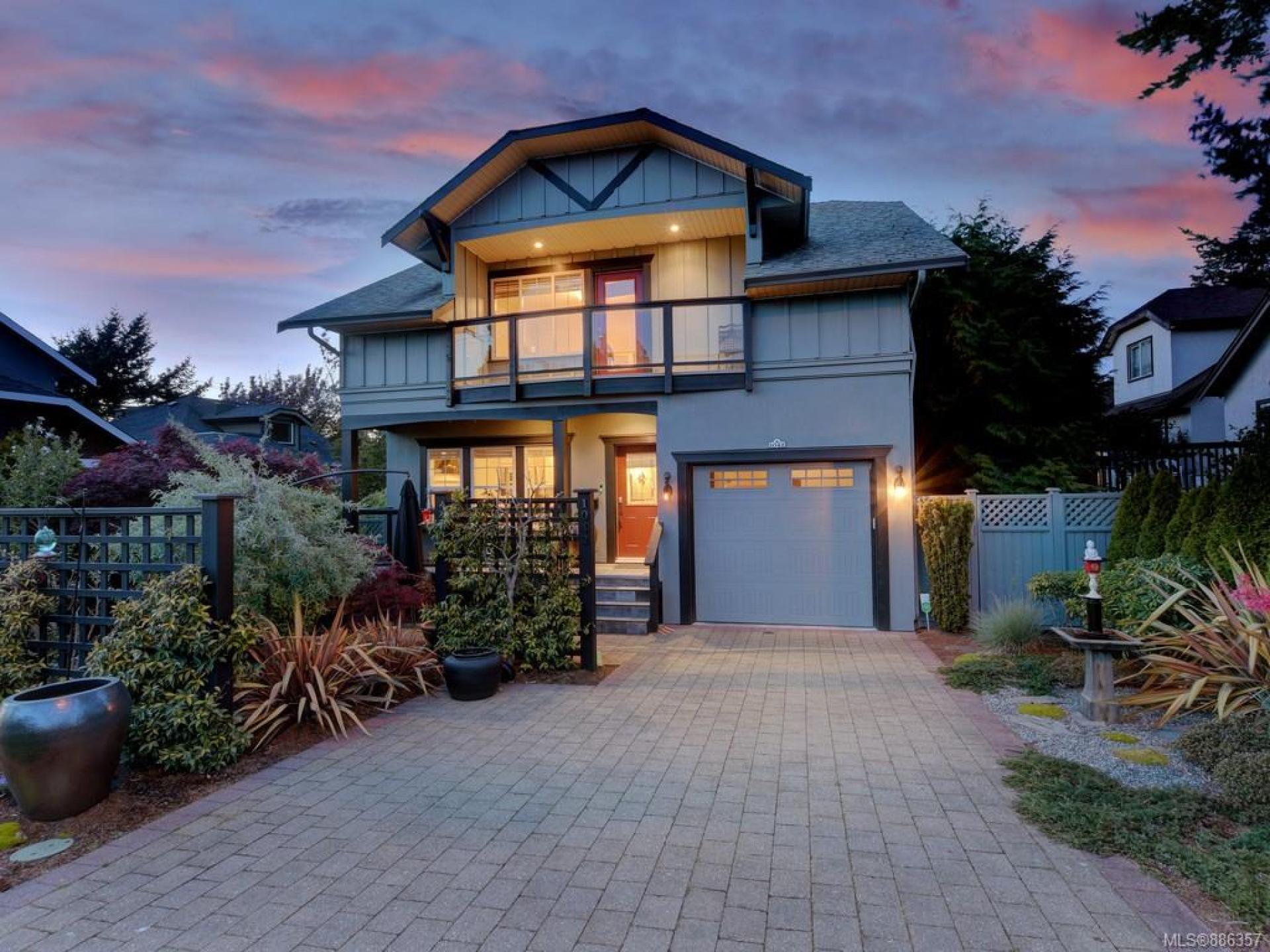 1042 Munro Street, Saxe Point, Esquimalt photo 4
