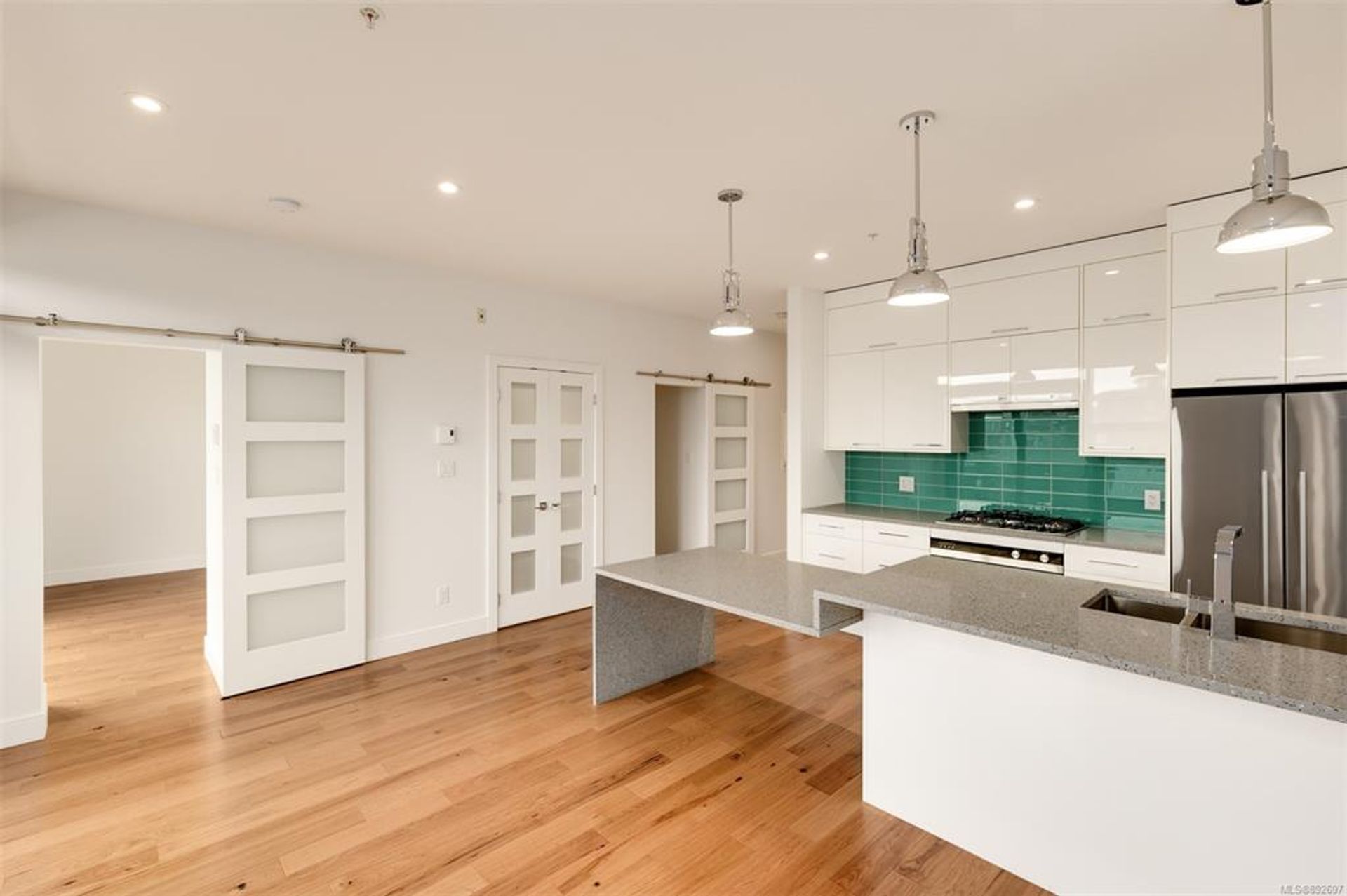 S412 - 1411 Cook Street, Downtown, Victoria photo number 1