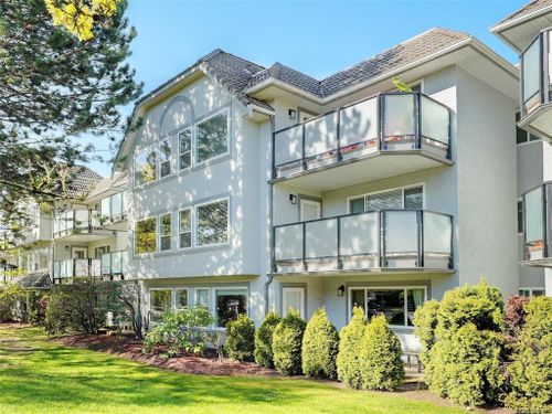 getmedia at 304 - 1561 Stockton Crescent, Saanich East