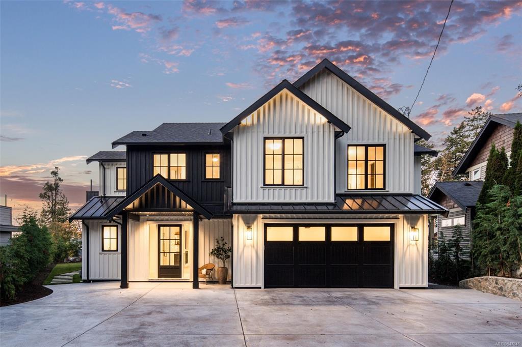 4621 Cordova Bay Road, Saanich East photo number 2