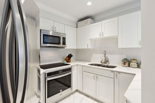 150-w-22nd-street-mosquito-creek-north-vancouver-08 at 206 - 150 W 22nd Street, Mosquito Creek, North Vancouver