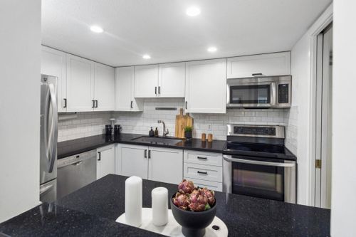 175-w-4th-street-lower-lonsdale-north-vancouver-13 at 107 - 175 W 4th Street, Lower Lonsdale, North Vancouver