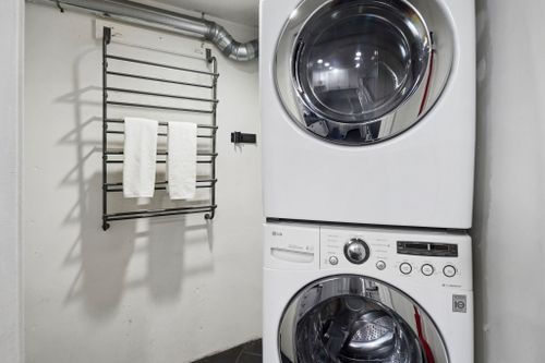 175-w-4th-street-lower-lonsdale-north-vancouver-16 at 107 - 175 W 4th Street, Lower Lonsdale, North Vancouver