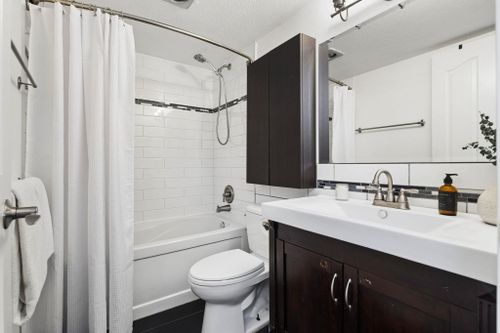 175-w-4th-street-lower-lonsdale-north-vancouver-22 at 107 - 175 W 4th Street, Lower Lonsdale, North Vancouver