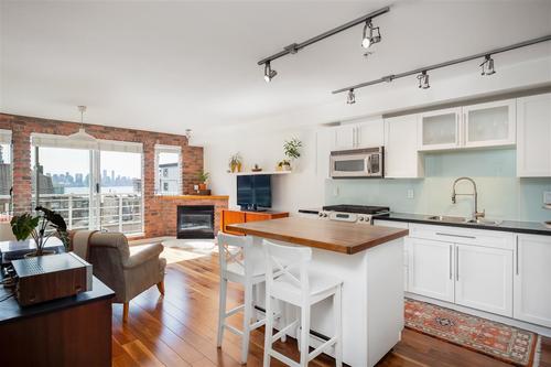 122-e-3rd-street-lower-lonsdale-north-vancouver-07 at 405 - 122 E 3rd Street, Lower Lonsdale, North Vancouver