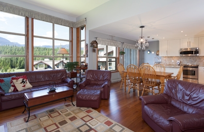 Living at 21 - 4644 Blackcomb Way, Benchlands, Whistler Living at 21 - 4644 Blackcomb Way, Benchlands, Whistler