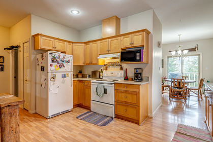 7 at 7459 Beechwood Street, Pemberton