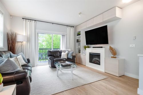 19572-fraser-way-south-meadows-pitt-meadows-05 at 