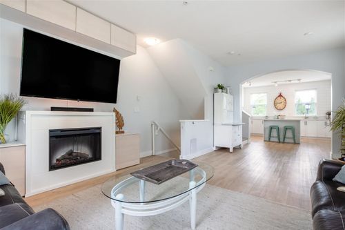 19572-fraser-way-south-meadows-pitt-meadows-10 at 