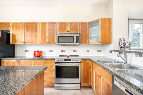 2000-panorama-drive-heritage-woods-pm-port-moody-12 at 